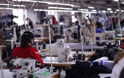 從女工到億萬富翁 二十載風雨路，鑄就六億服飾王國