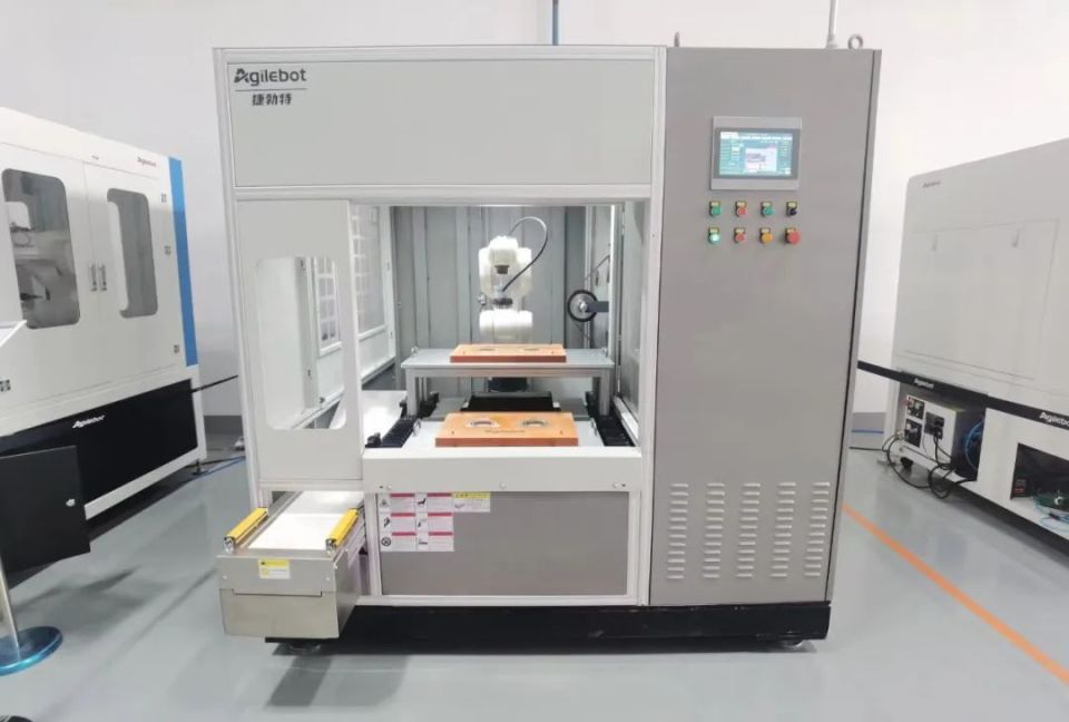 青資向“新”力 以芯片、智造、人工智能驅動通訊技術向“新”而行，以“質”致遠